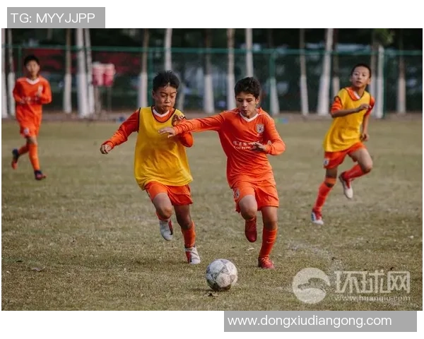 足球球星亲自揭秘职业生涯背后的训练故事与成长心路